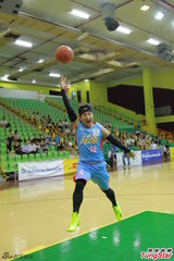 组图：方力申张继聪出席慈善篮球赛