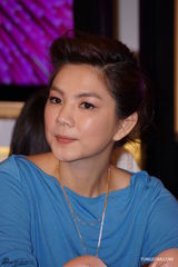 组图：Ella出席公益影像展 喜事将近洋溢幸福