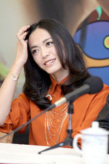 组图：《爱出色》上海宣传 姚晨莫小奇朱虹竞艳