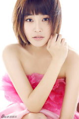 组图：张佳宁甜美写真 氧气女生尽展纯真梦幻