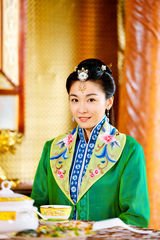 组图：《嫁入豪门》曝剧照 佘诗曼江祖平斗法