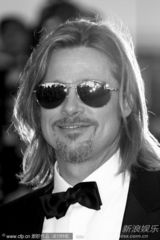 组图：皮特戛纳走秀长发黑超显帅气