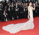 高清组图：伊娃-朗格利亚长裙亮相戛纳红毯