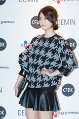 独家：韩星车艺莲高雅拉等优雅亮相首尔时装周