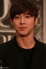 高清组图：东方神起香港火爆开唱 劲舞引疯狂