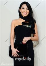 组图：金惠秀CL秀英等出席时尚品牌发布会