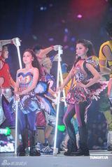 幻灯图集：TWINS合体归来红馆开唱 王祖蓝单膝跪地