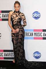 高清组图：詹妮弗-洛佩兹性感黑色透视礼服亮相