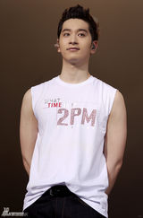 高清图：2PM菲律宾开唱 祐荣献唱当地民谣