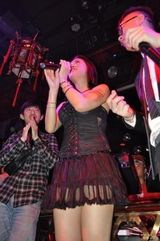 组图：女优小泽玛利亚现身昆明 酒吧大跳艳舞