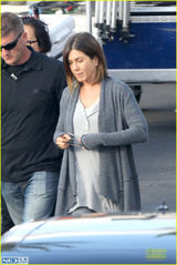 组图：安妮斯顿片场显憔悴 入戏太深不再顾形象