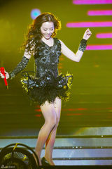 高清组图：张靓颖广州公益开唱 为受灾民众祈福