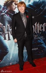 高清图：《哈利-波特7》首映 艾玛-沃特森短裙出位