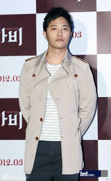 组图：张东健金素妍等众星助阵《咖啡》VIP首映