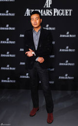 组图：胡军孔维受邀国际名品活动 