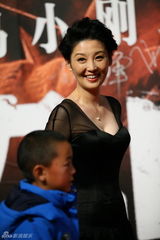 组图：《一九四二》北京首映 红毯众星云集