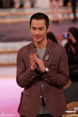 组图：高海宁无线巡礼性感出位 胡杏儿露事业线