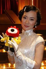 幻灯图：《精武风云》探班 舒淇演舞女甄子丹秀琴艺