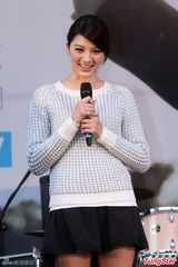 组图：吴亚馨拍吻戏调戏腼腆男 开火锅店圆梦