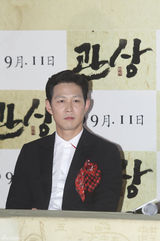 独家高清：《观相》试映 李钟硕嘟嘴比V卖萌