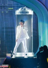 组图：BigBang火热开唱 座无虚席粉丝high翻场