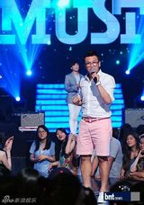 组图：韩国复活乐队等录音乐节目现场展现热情