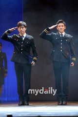 组图：吴万锡吴宗赫宣传音乐剧《那些日子》