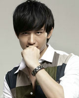 组图：成毅帅气写真显少年英气