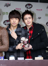 高清组图：韩国人气偶像组合2PM代言巧克力签售会