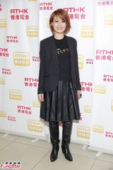 组图：容祖儿闻“龙嫂”笑而不拒 不评论何韵诗