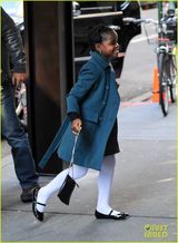 组图：麦当娜携小男友与孩子赴教会 粉耳帽卖萌