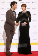 组图：大钟电影节红毯 申贤俊金正恩着装庄重