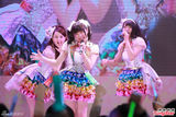 组图：SKE48三成员彩衣俏皮 唱跳卖力展热情