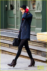 组图：斯威夫特红唇小礼帽上街 尽显时尚小清新