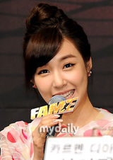 组图：少女时代Tiffany与孙浩英演音乐剧《Fame》