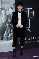 组图：何韵诗与路嘉欣合照 暗指英皇不满容祖儿绯闻