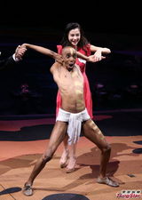 组图：Angelababy做浪漫大使 称只想爱得低调