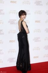 高清图：尹恩惠金秀贤JYJ亮相MBC演技大赏红毯