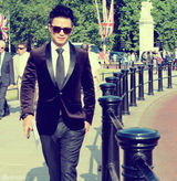 组图：段奕宏伦敦街头写真 穿梭过去未来光影