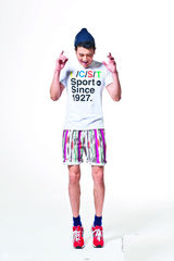 组图：田家达型男变潮男 演绎夏日随性穿搭