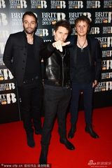 组图：2013全英音乐奖男星帅气亮相红毯