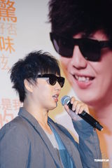 组图：萧煌奇出道10年开唱 预告大秀舞技