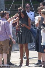 组图：娜奥米被曝遭罗紫琳抢男友 灿笑懒理绯闻