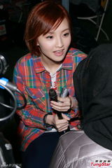 组图：何超仪称与何超云不熟 拒谈对方情变传闻