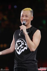 组图：林峰个唱顶黄发秀肌肉舞 直言连累吴千语