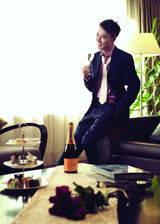 组图：张丹峰时尚封面大片 劲刮优雅绅士风