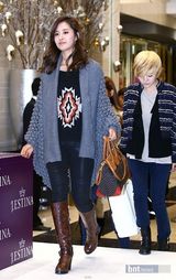 组图：韩国女团少女时代出席代言品牌粉丝签名会