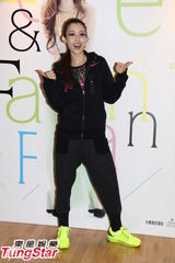 组图：范玮琪开唱黑人爱相随 张柏芝现身做嘉宾