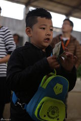 组图：《爸爸去哪儿》难度升级 小朋友独立买菜