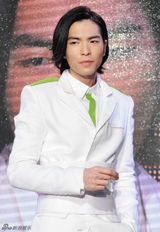 组图：萧敬腾现身无伴奏清唱派对秀唱功